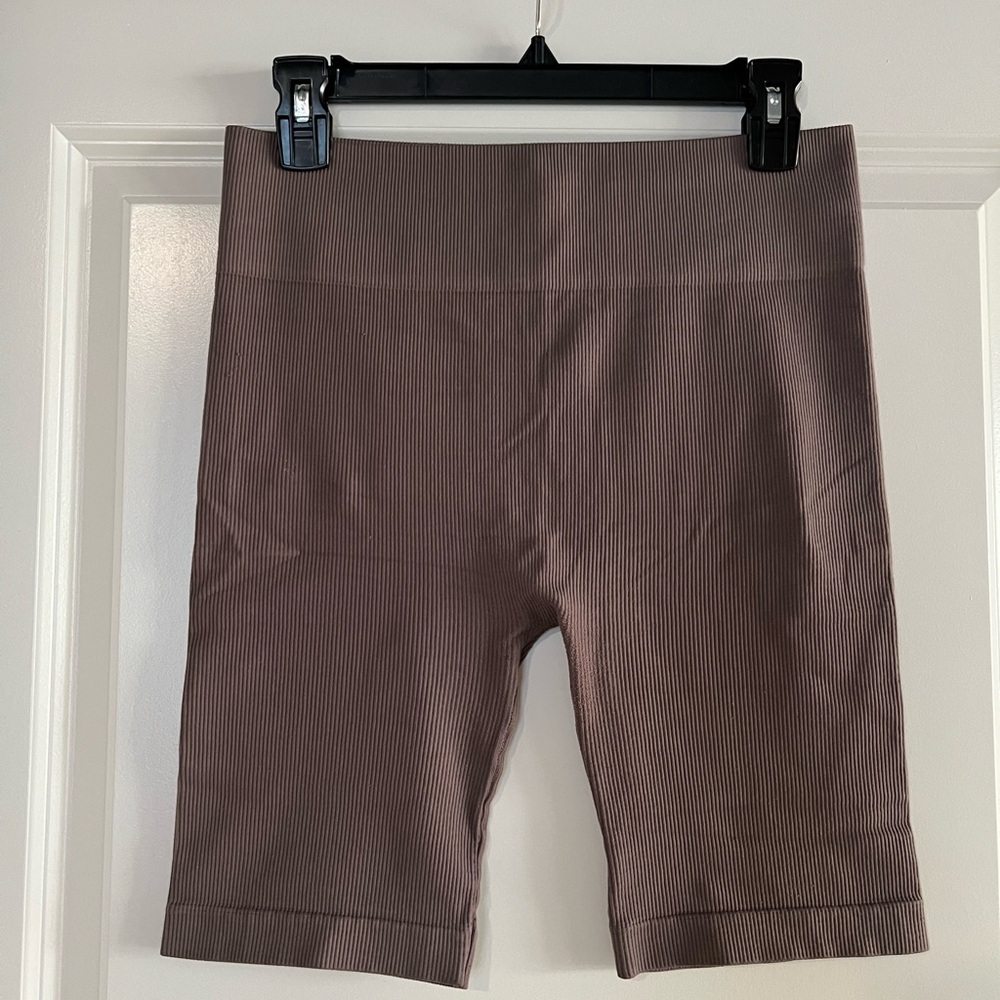Avocado Taupe Ribbed Bike Shorts